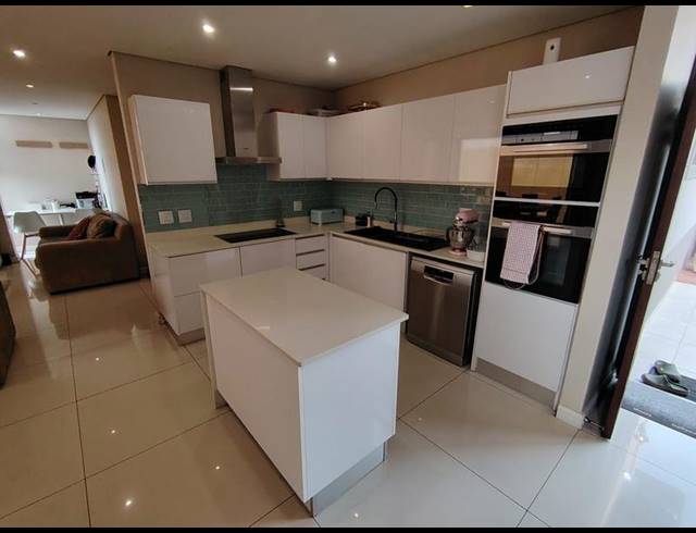 4 BEDROOM TOWNHOUSE FOR SALE IN IZINGA